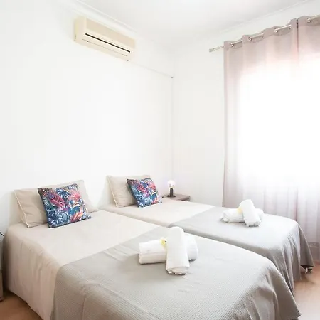 빌라 Solmar - Portuguese Style 4 Bedroom For 8 People - Private Pool - Table Tennis - Badmint 차르네카